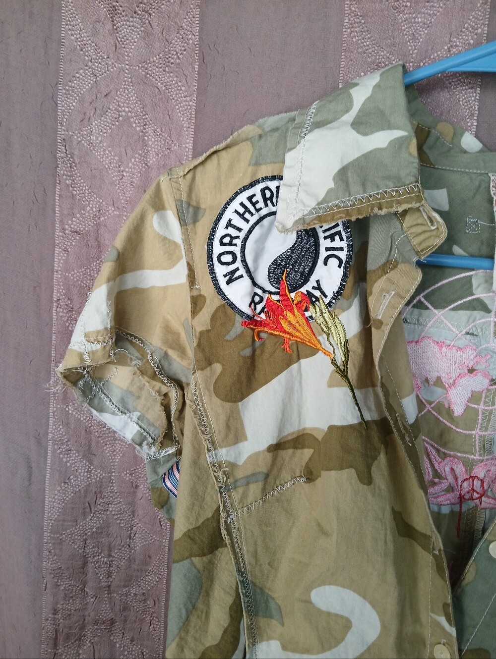 🏷️ Johnny Was 3J Workshop Camo PEACE Cap Sleeve Embroidered Shirt 0404 - Picture 9 of 11